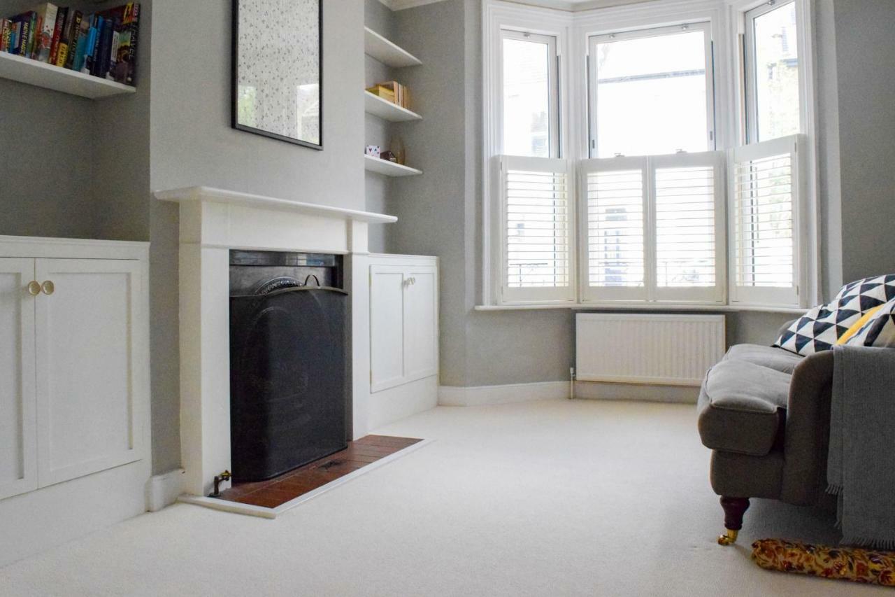 3 Bedroom Family House With A Superb Kitchen And Garden 런던 외부 사진